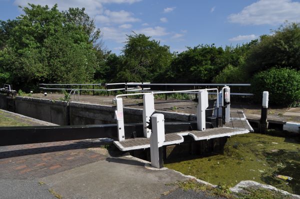 Lock 93 with paddle-gear posts on the lock gate and beside the lock