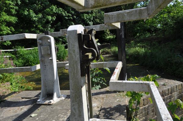 Restored paddles for side pond Lock 96